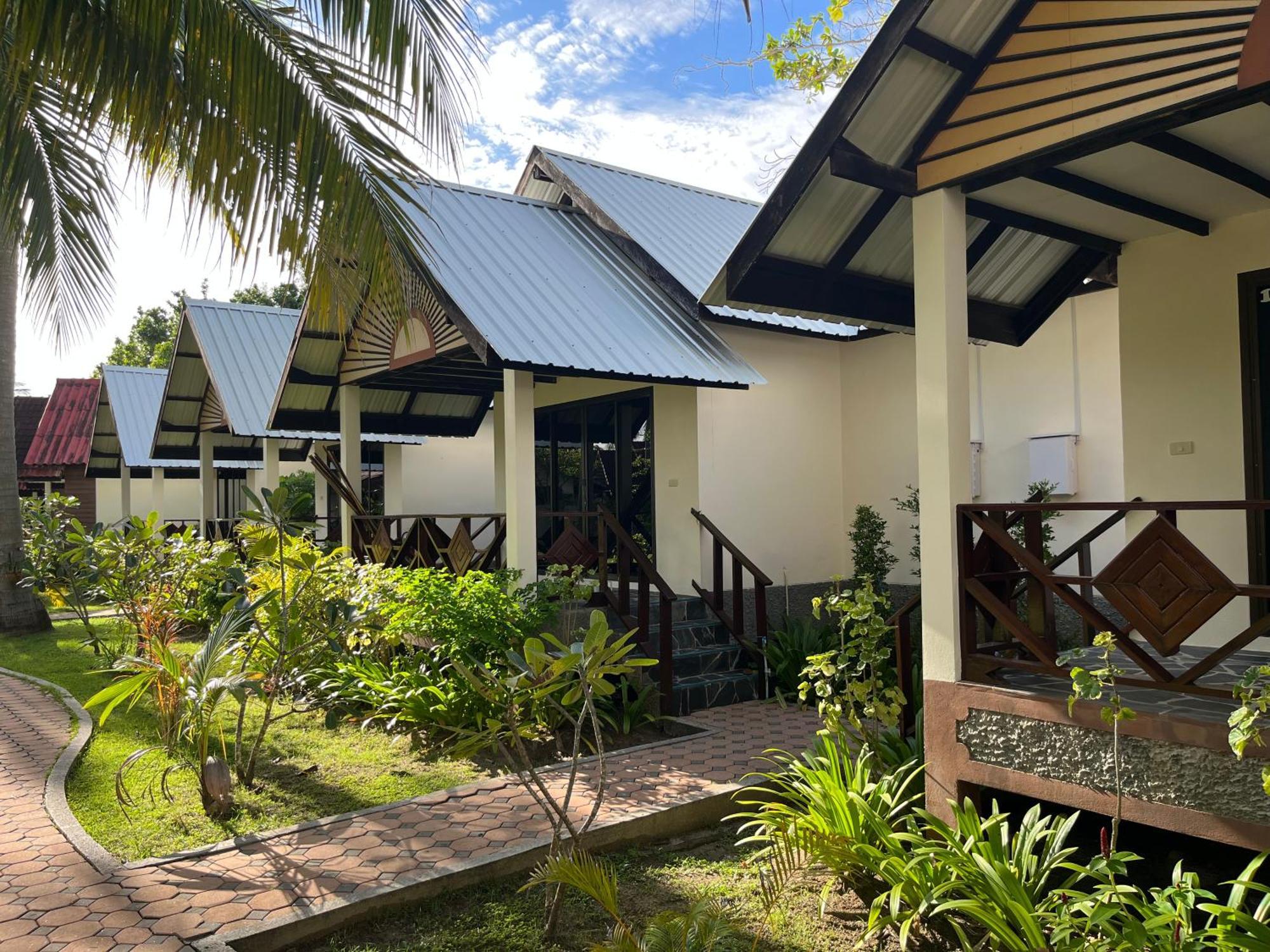Noble House Beach Resort Koh Lanta Bagian luar foto