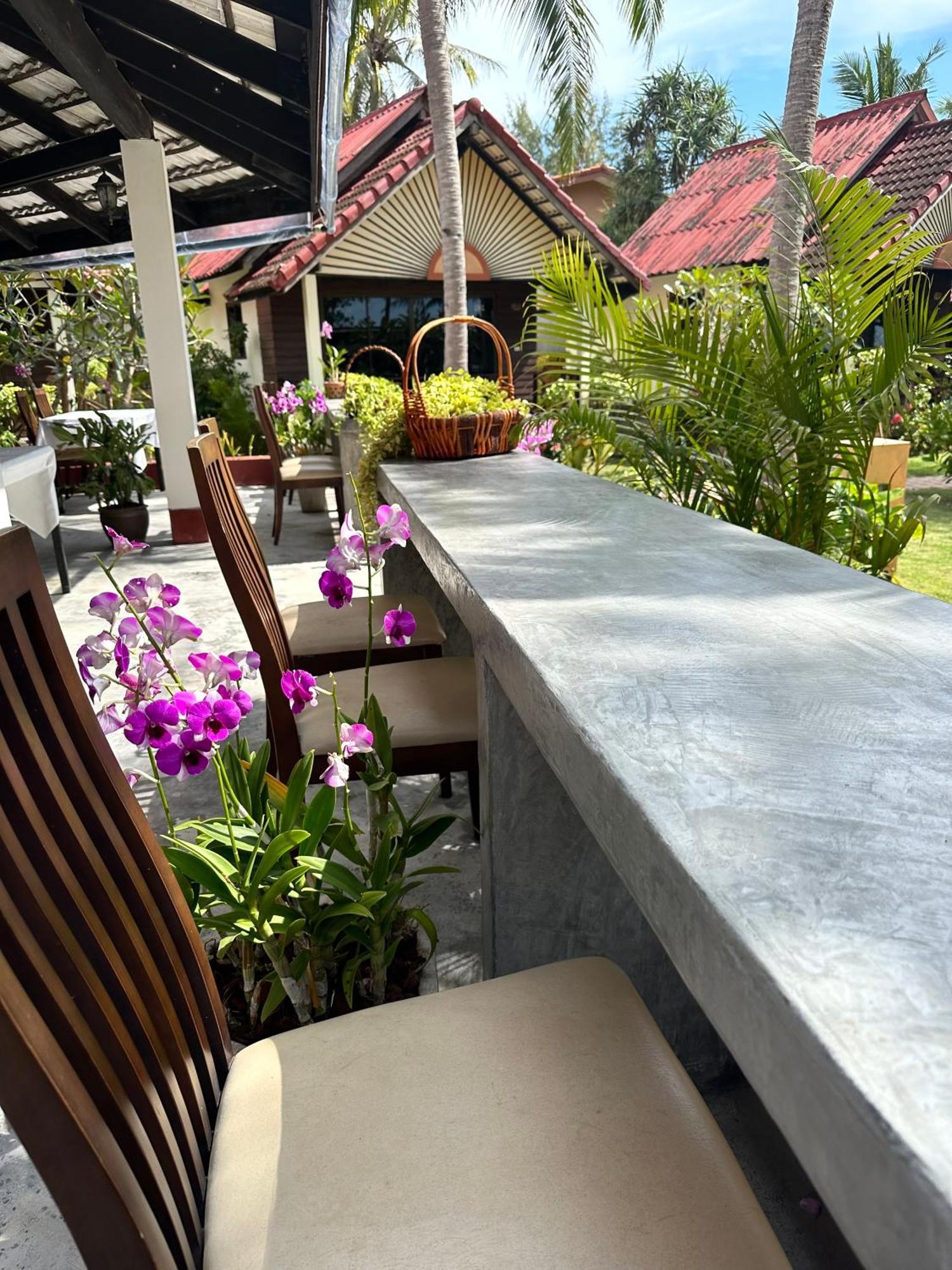 Noble House Beach Resort Koh Lanta Bagian luar foto