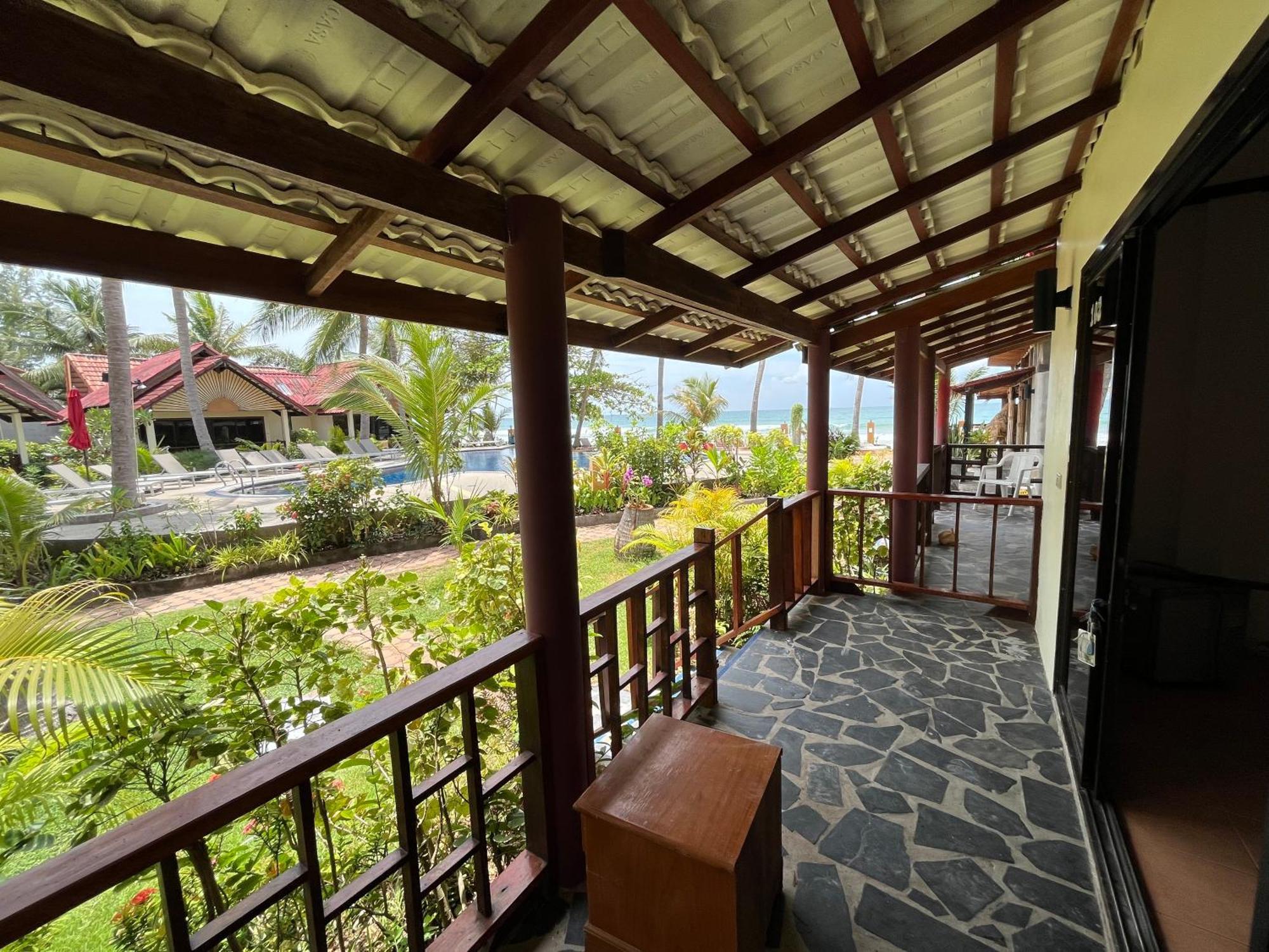Noble House Beach Resort Koh Lanta Bagian luar foto