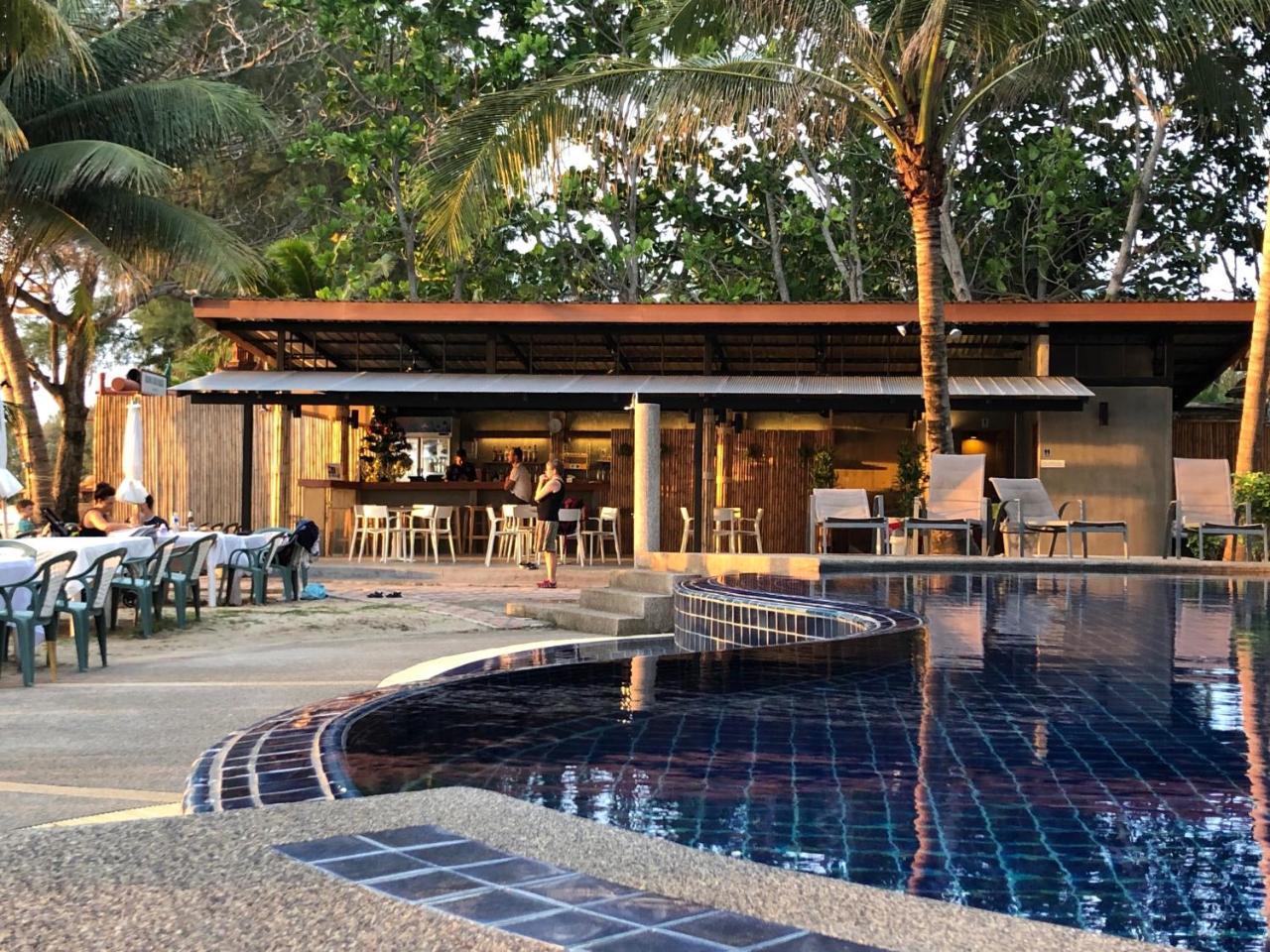 Noble House Beach Resort Koh Lanta Bagian luar foto