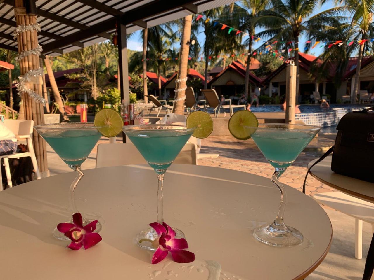 Noble House Beach Resort Koh Lanta Bagian luar foto